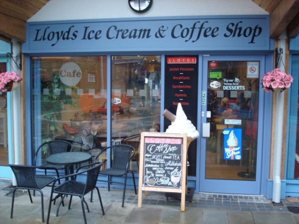 lloyds cafe